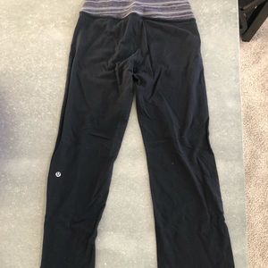 Lululemon black groove pants size 6
